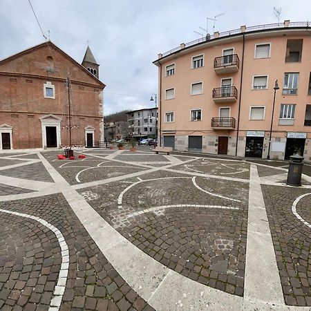 Al Campanile Centro Storico Ampio Luminoso E Panoramico Appartamento Trilocale Carsoli Kültér fotó