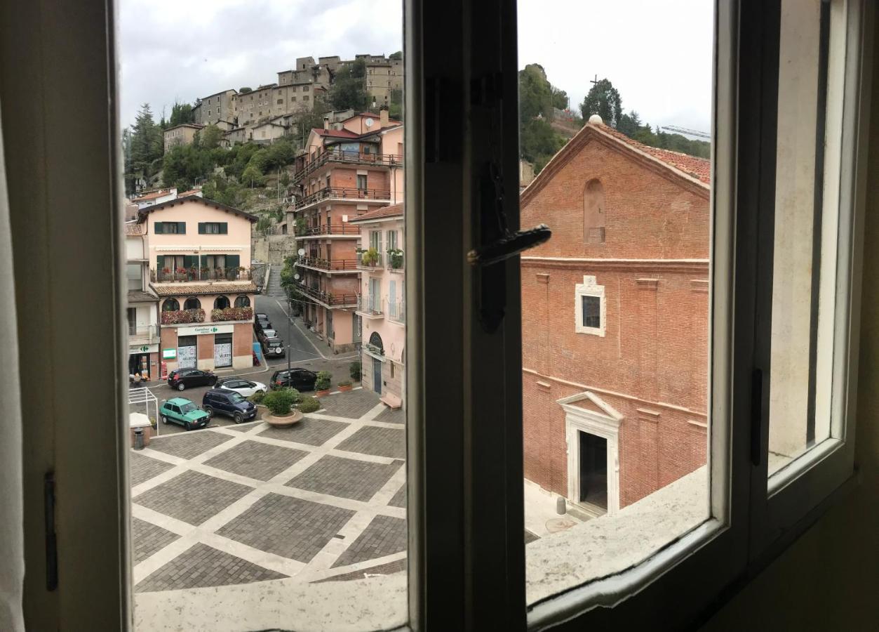 Al Campanile Centro Storico Ampio Luminoso E Panoramico Appartamento Trilocale Carsoli Kültér fotó