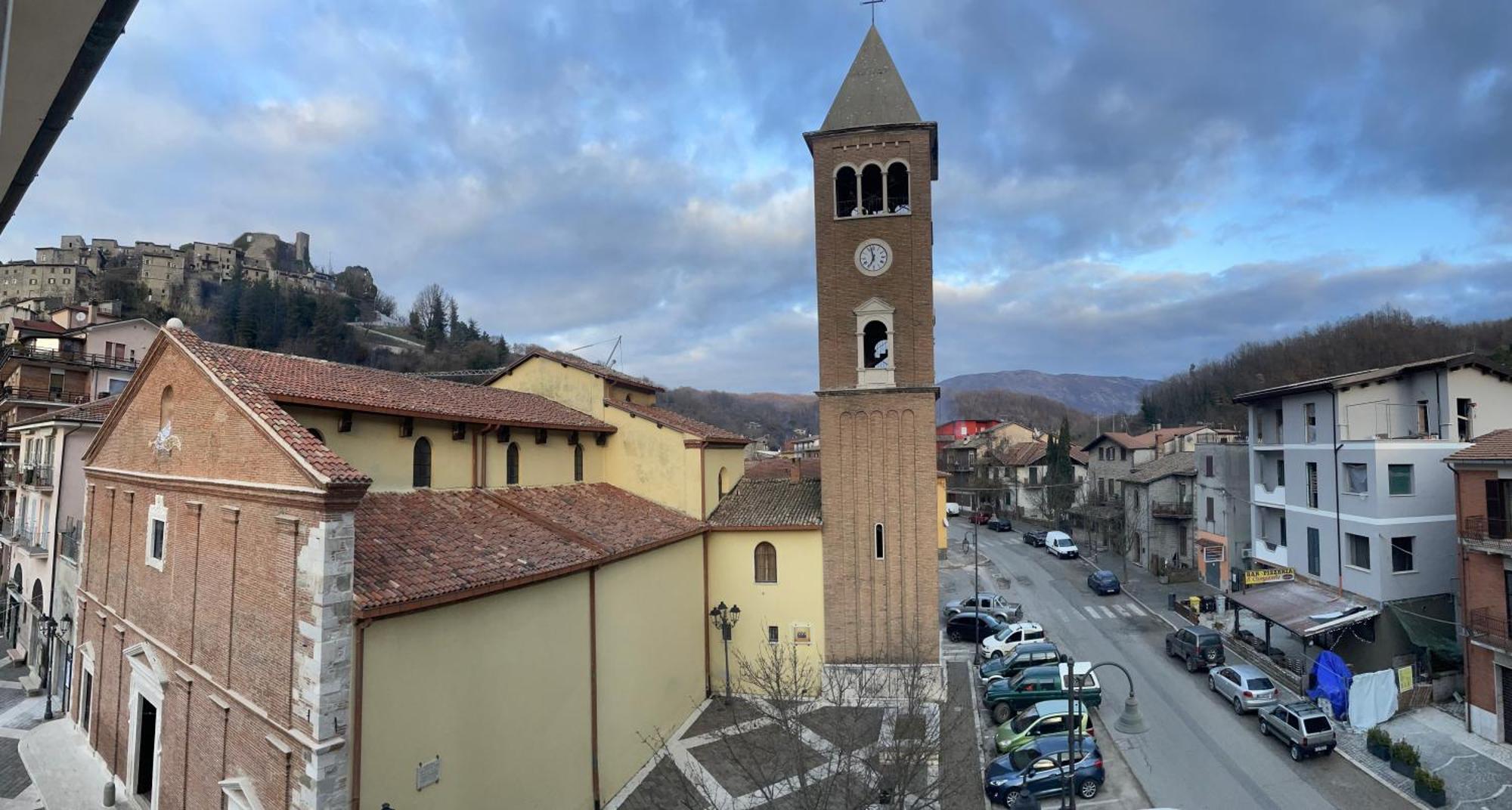 Al Campanile Centro Storico Ampio Luminoso E Panoramico Appartamento Trilocale Carsoli Kültér fotó