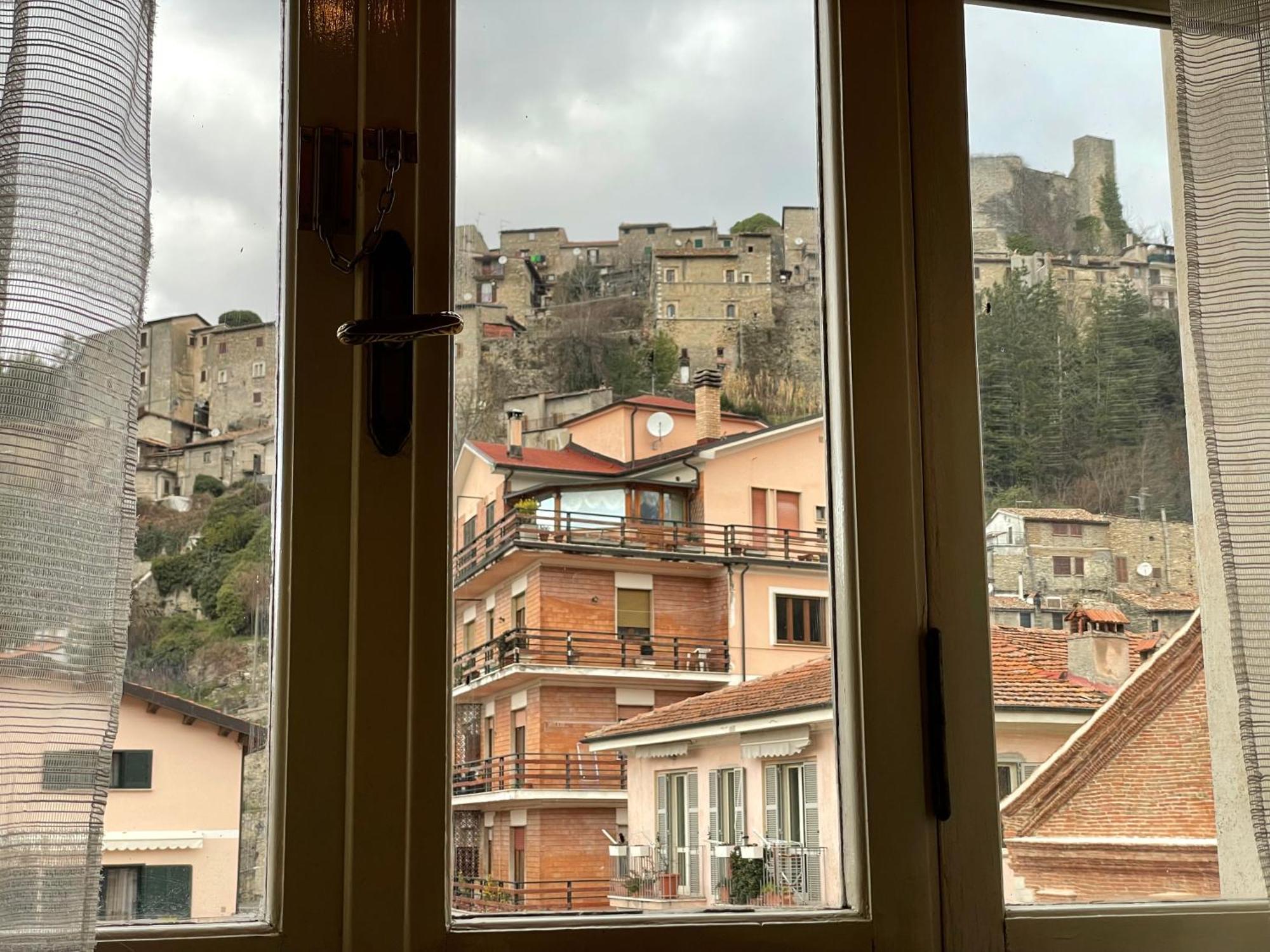 Al Campanile Centro Storico Ampio Luminoso E Panoramico Appartamento Trilocale Carsoli Kültér fotó