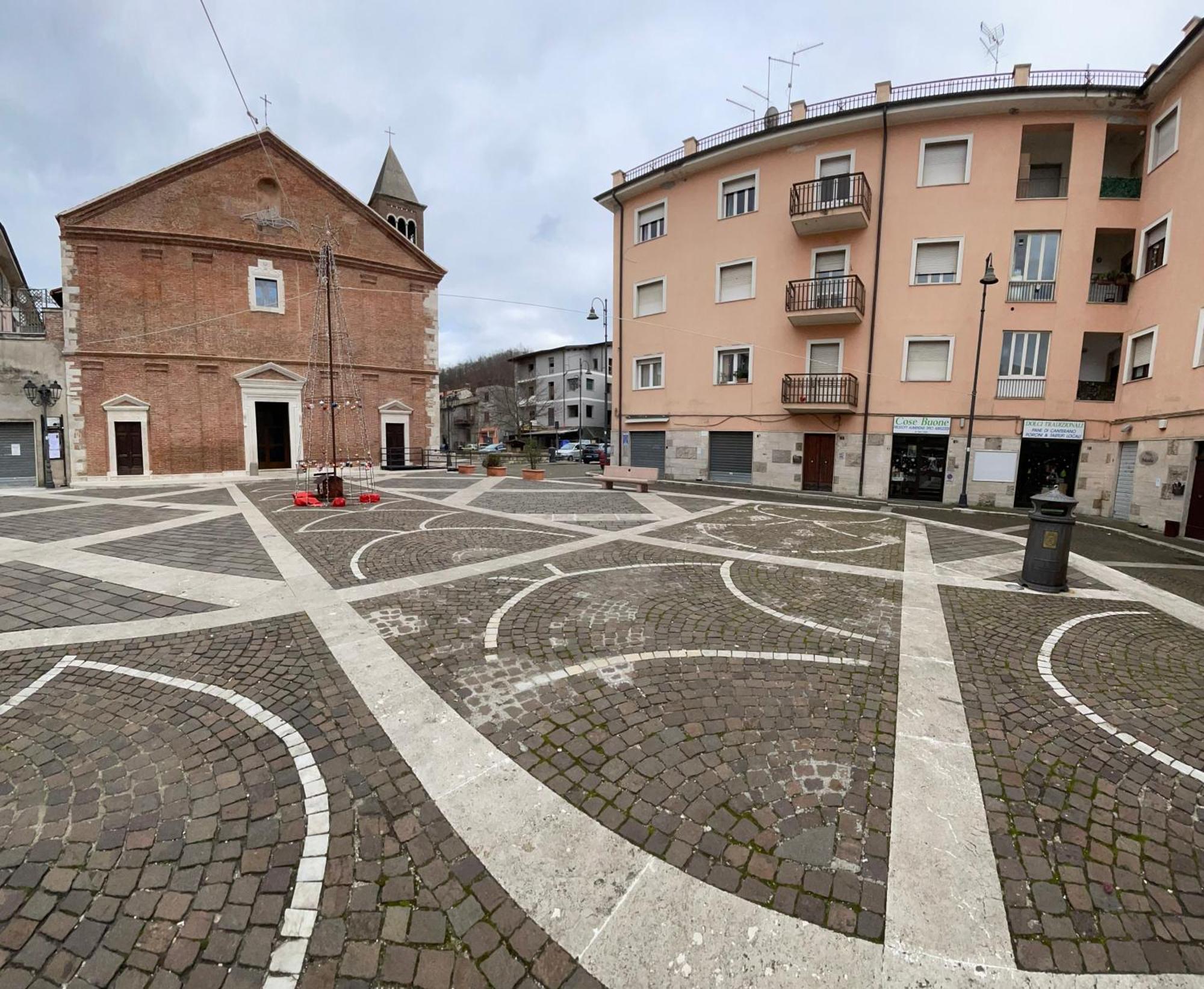 Al Campanile Centro Storico Ampio Luminoso E Panoramico Appartamento Trilocale Carsoli Kültér fotó